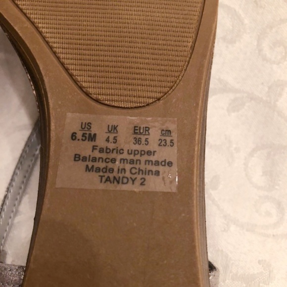 CARLOS SANTANA Tandy 2 Feather Wedge Sandal - Picture 6 of 8